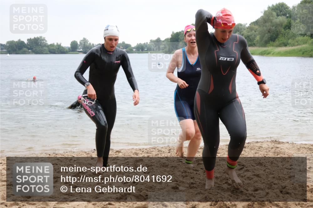 21.06.2025 - 27. Vierlanden-Triathlon Lena Gebhardt http://msf.ph/oto/8041692 15.06.2025 13:08:21 Schwimmen 1168, 1173, 1176, 1185, 1198, 1202, 1212, 1229 meine-sportfotos.de