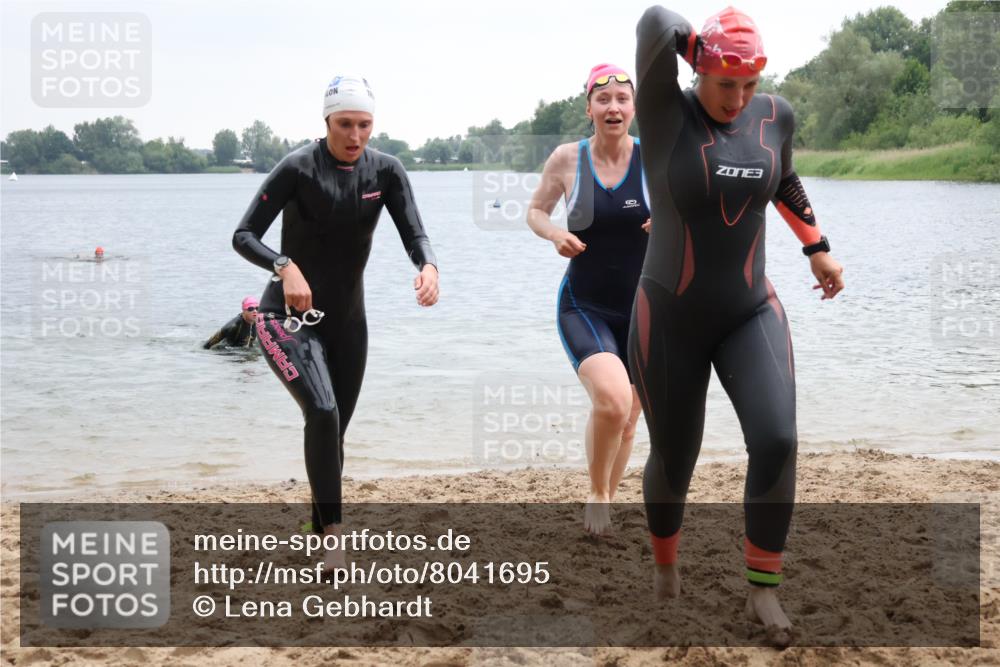 21.06.2025 - 27. Vierlanden-Triathlon Lena Gebhardt http://msf.ph/oto/8041695 15.06.2025 13:08:21 Schwimmen 1168, 1173, 1176, 1185, 1198, 1202, 1212, 1229 meine-sportfotos.de