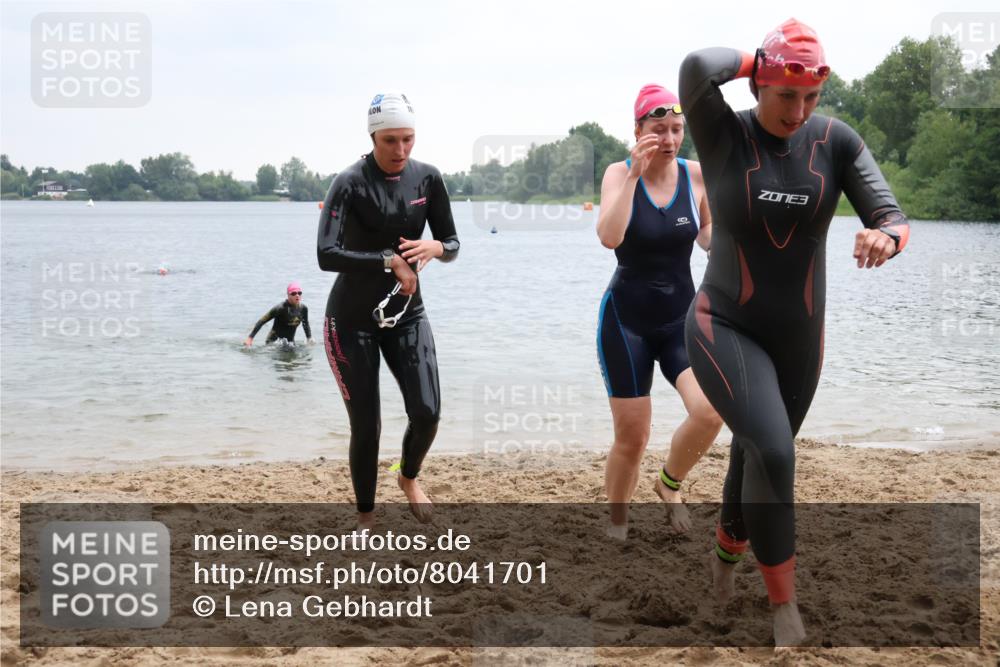 21.06.2025 - 27. Vierlanden-Triathlon Lena Gebhardt http://msf.ph/oto/8041701 15.06.2025 13:08:21 Schwimmen 1168, 1173, 1176, 1185, 1198, 1202, 1212, 1229 meine-sportfotos.de
