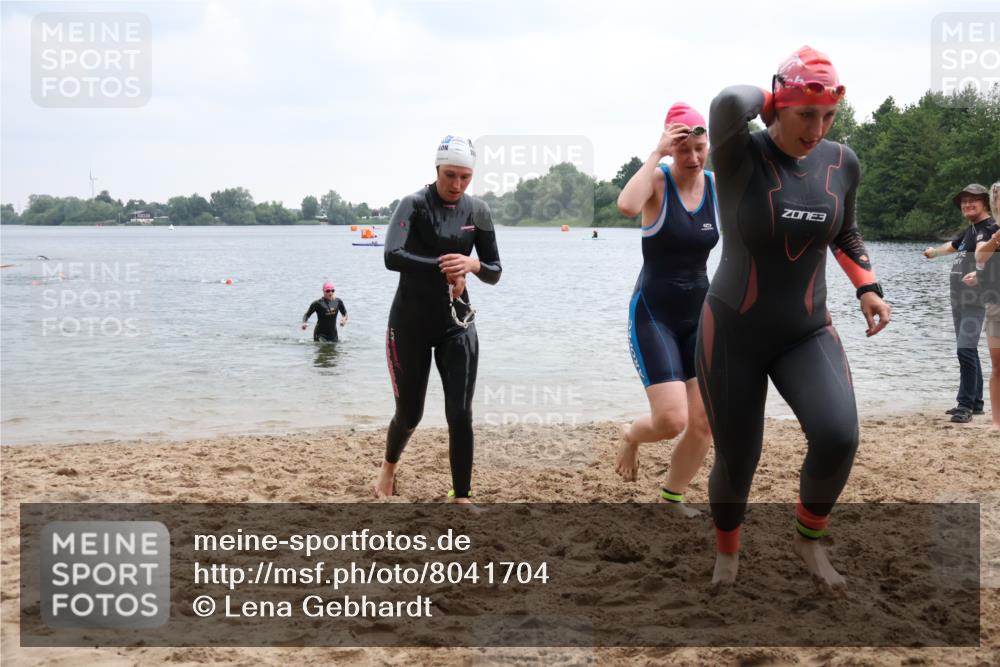 21.06.2025 - 27. Vierlanden-Triathlon Lena Gebhardt http://msf.ph/oto/8041704 15.06.2025 13:08:21 Schwimmen 1168, 1173, 1176, 1185, 1198, 1202, 1212, 1229 meine-sportfotos.de