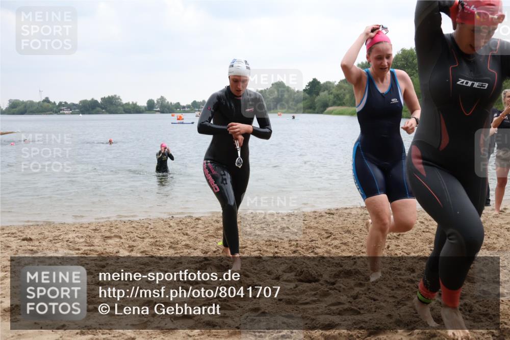 21.06.2025 - 27. Vierlanden-Triathlon Lena Gebhardt http://msf.ph/oto/8041707 15.06.2025 13:08:22 Schwimmen 1168, 1173, 1176, 1185, 1198, 1202, 1212, 1229 meine-sportfotos.de