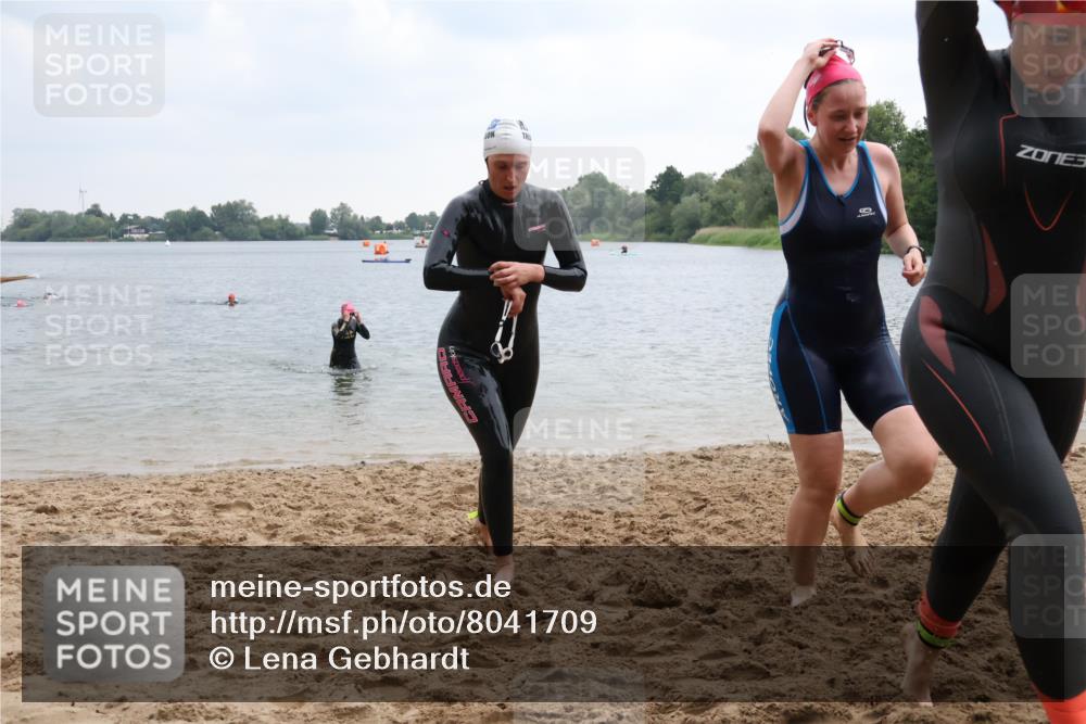 21.06.2025 - 27. Vierlanden-Triathlon Lena Gebhardt http://msf.ph/oto/8041709 15.06.2025 13:08:22 Schwimmen 1168, 1173, 1176, 1185, 1198, 1202, 1212, 1229 meine-sportfotos.de
