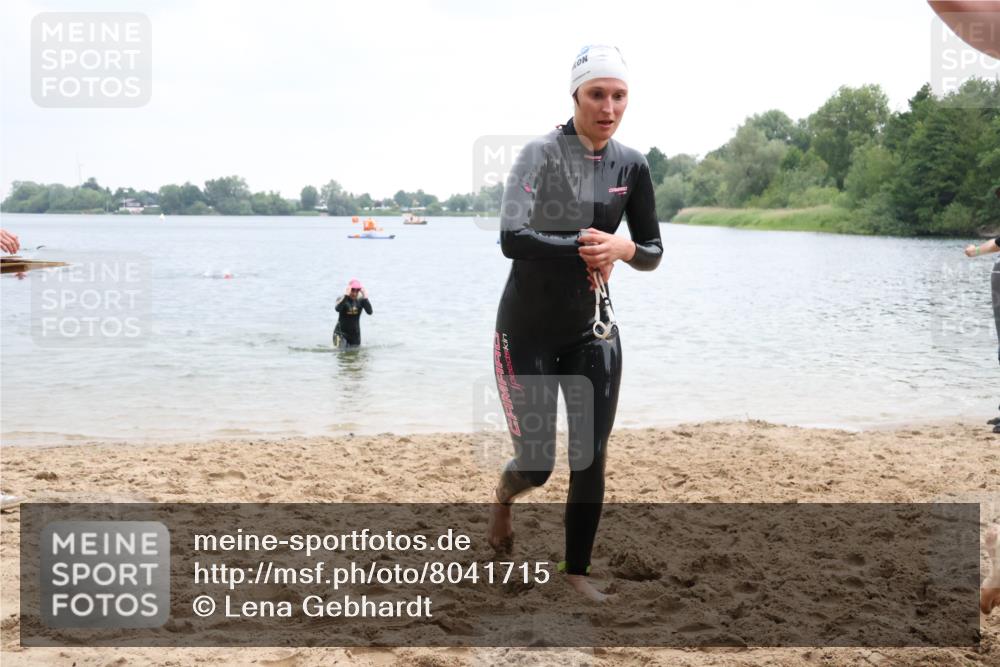 21.06.2025 - 27. Vierlanden-Triathlon Lena Gebhardt http://msf.ph/oto/8041715 15.06.2025 13:08:22 Schwimmen 1168, 1173, 1176, 1185, 1198, 1202, 1212, 1229 meine-sportfotos.de