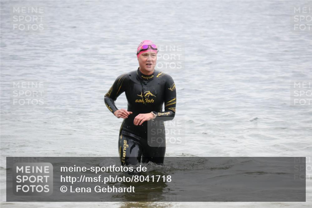 21.06.2025 - 27. Vierlanden-Triathlon Lena Gebhardt http://msf.ph/oto/8041718 15.06.2025 13:08:23 Schwimmen 1168, 1173, 1176, 1185, 1198, 1202, 1212, 1229 meine-sportfotos.de