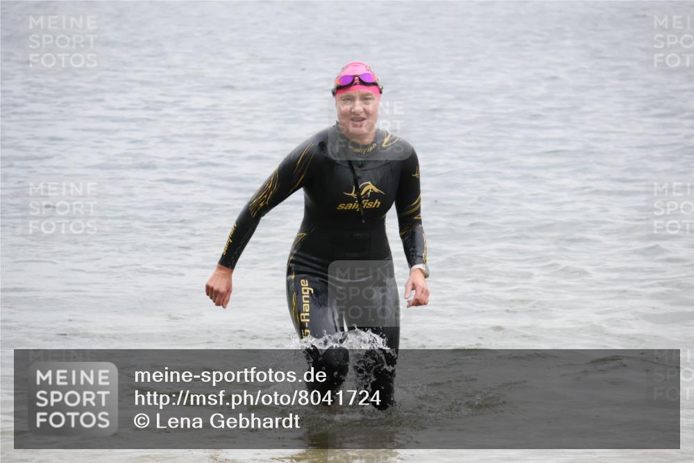 21.06.2025 - 27. Vierlanden-Triathlon Lena Gebhardt http://msf.ph/oto/8041724 15.06.2025 13:08:25 Schwimmen 1168, 1173, 1176, 1185, 1198, 1202, 1212, 1229 meine-sportfotos.de