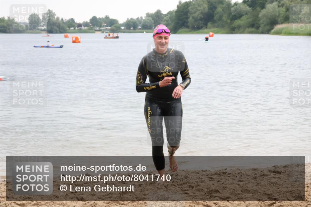 21.06.2025 - 27. Vierlanden-Triathlon Lena Gebhardt http://msf.ph/oto/8041740 15.06.2025 13:08:29 Schwimmen 1168, 1173, 1176, 1185, 1202, 1212, 1229 meine-sportfotos.de