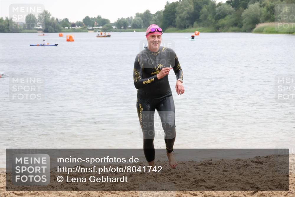 21.06.2025 - 27. Vierlanden-Triathlon Lena Gebhardt http://msf.ph/oto/8041742 15.06.2025 13:08:29 Schwimmen 1168, 1173, 1176, 1185, 1202, 1212, 1229 meine-sportfotos.de