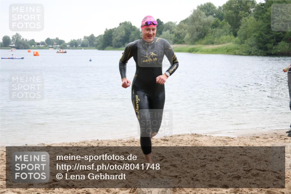21.06.2025 - 27. Vierlanden-Triathlon Lena Gebhardt http://msf.ph/oto/8041748 15.06.2025 13:08:30 Schwimmen 1168, 1176, 1185, 1212, 1229 meine-sportfotos.de