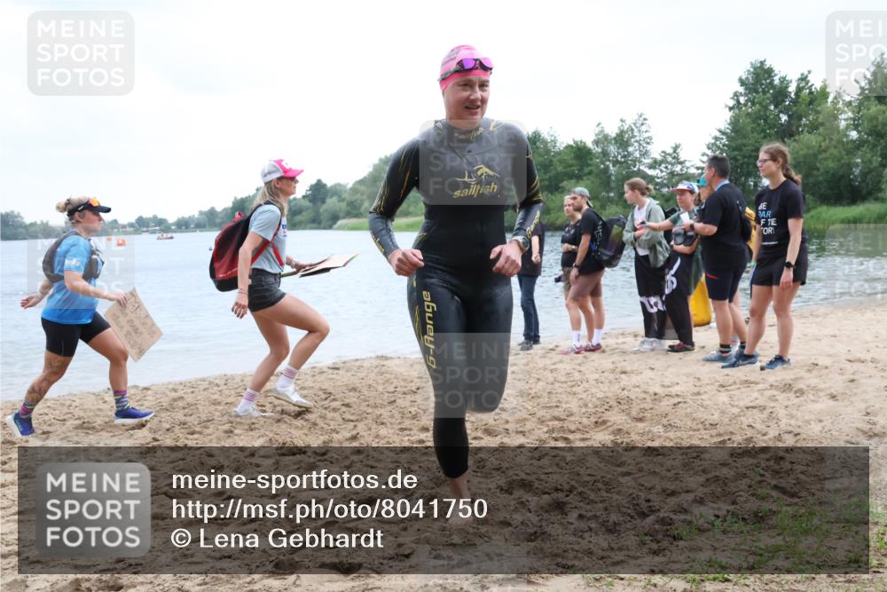 21.06.2025 - 27. Vierlanden-Triathlon Lena Gebhardt http://msf.ph/oto/8041750 15.06.2025 13:08:31 Schwimmen 1168, 1176, 1185, 1229 meine-sportfotos.de