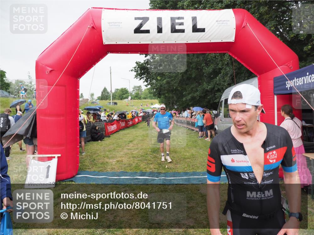 21.06.2025 - 27. Vierlanden-Triathlon MichiJ http://msf.ph/oto/8041751 15.06.2026 13:31:37 Ziel 799, 847, 968 meine-sportfotos.de