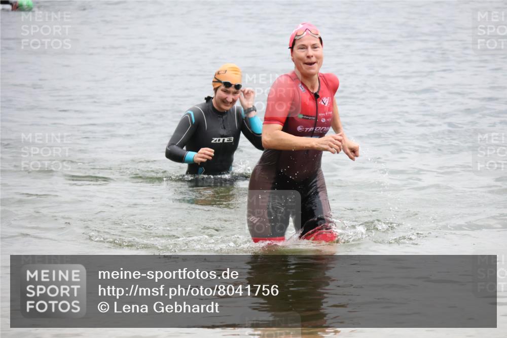 21.06.2025 - 27. Vierlanden-Triathlon Lena Gebhardt http://msf.ph/oto/8041756 15.06.2025 13:08:50 Schwimmen 1181, 1184, 1199 meine-sportfotos.de