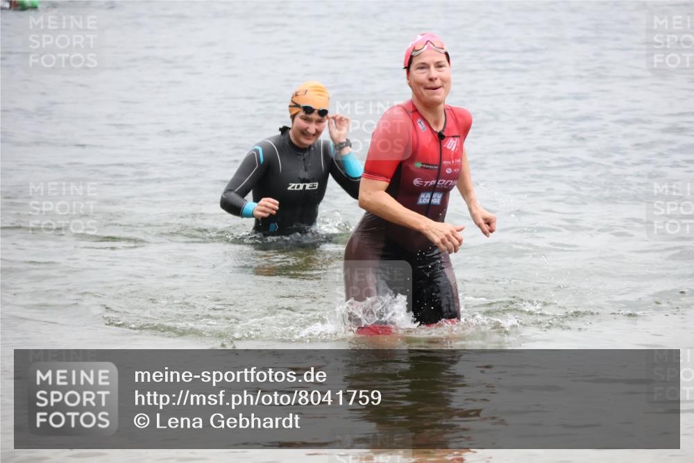 21.06.2025 - 27. Vierlanden-Triathlon Lena Gebhardt http://msf.ph/oto/8041759 15.06.2025 13:08:50 Schwimmen 1181, 1184, 1199 meine-sportfotos.de