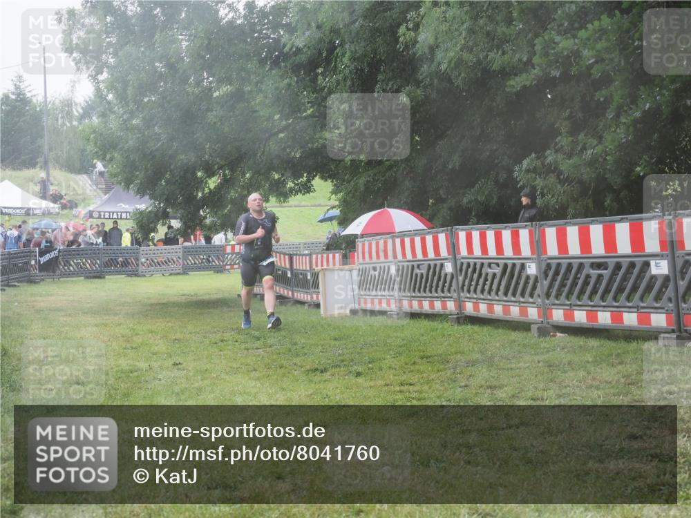 21.06.2025 - 27. Vierlanden-Triathlon KatJ http://msf.ph/oto/8041760 15.06.2025 14:36:19 Ziel 1290 meine-sportfotos.de