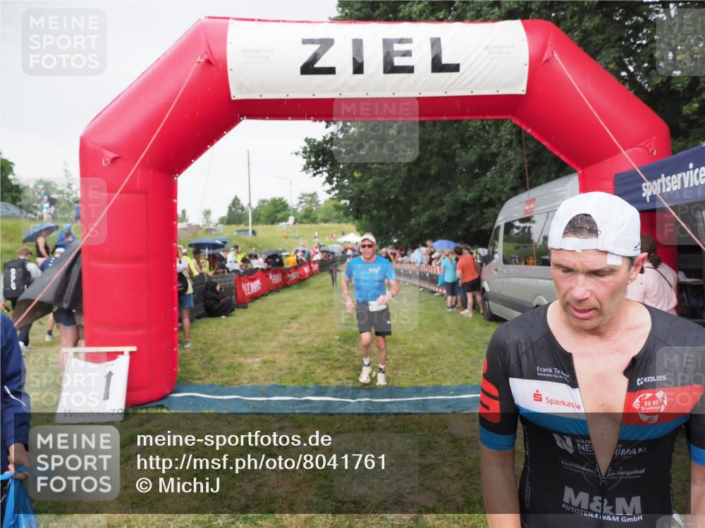 21.06.2025 - 27. Vierlanden-Triathlon MichiJ http://msf.ph/oto/8041761 15.06.2026 13:31:37 Ziel 799, 847, 968 meine-sportfotos.de