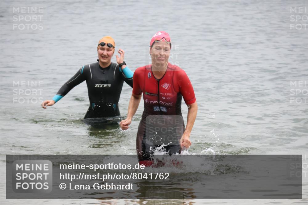 21.06.2025 - 27. Vierlanden-Triathlon Lena Gebhardt http://msf.ph/oto/8041762 15.06.2025 13:08:51 Schwimmen 1181, 1184, 1199 meine-sportfotos.de