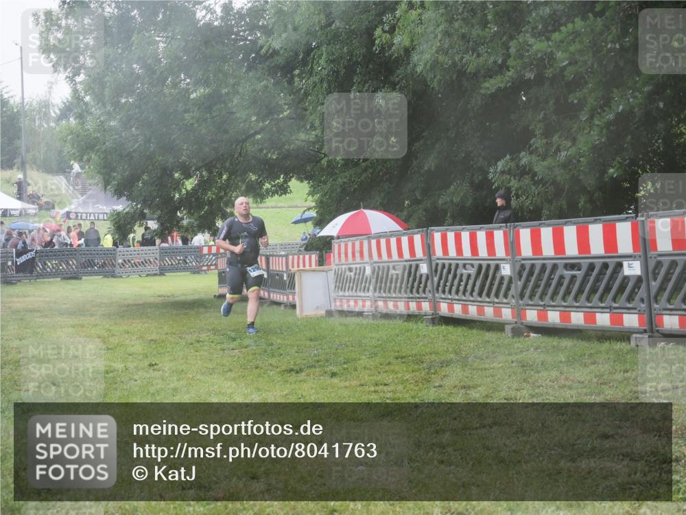 21.06.2025 - 27. Vierlanden-Triathlon KatJ http://msf.ph/oto/8041763 15.06.2025 14:36:19 Ziel 1290 meine-sportfotos.de