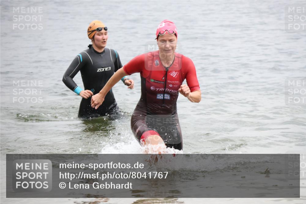 21.06.2025 - 27. Vierlanden-Triathlon Lena Gebhardt http://msf.ph/oto/8041767 15.06.2025 13:08:51 Schwimmen 1181, 1184, 1199 meine-sportfotos.de