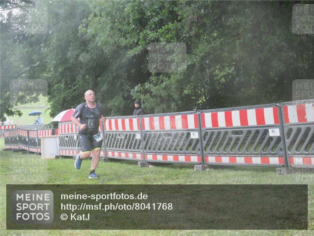 21.06.2025 - 27. Vierlanden-Triathlon KatJ http://msf.ph/oto/8041768 15.06.2025 14:36:20 Ziel 1290 meine-sportfotos.de