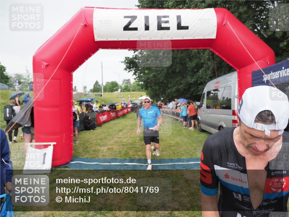 21.06.2025 - 27. Vierlanden-Triathlon MichiJ http://msf.ph/oto/8041769 15.06.2026 13:31:37 Ziel 799, 847, 968 meine-sportfotos.de
