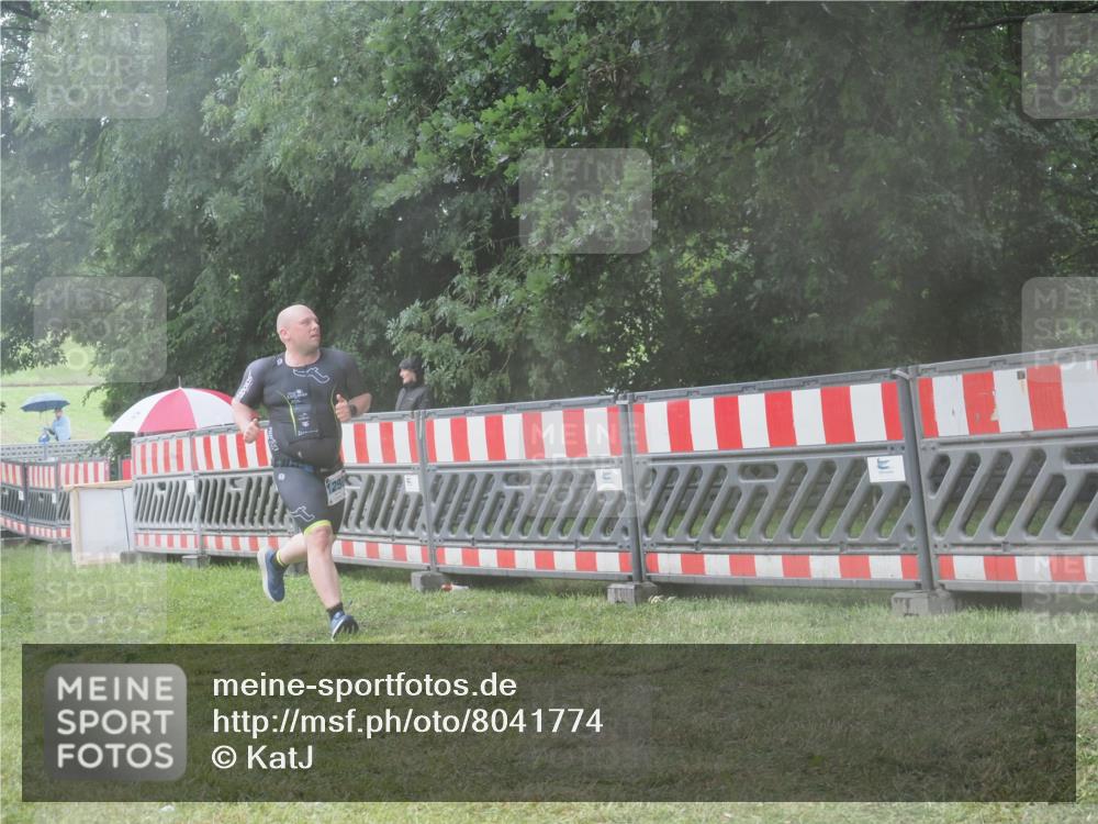 21.06.2025 - 27. Vierlanden-Triathlon KatJ http://msf.ph/oto/8041774 15.06.2025 14:36:20 Ziel 1290 meine-sportfotos.de