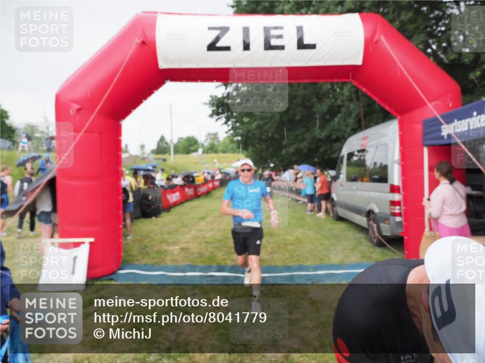 21.06.2025 - 27. Vierlanden-Triathlon MichiJ http://msf.ph/oto/8041779 15.06.2026 13:31:38 Ziel 799, 847, 968 meine-sportfotos.de