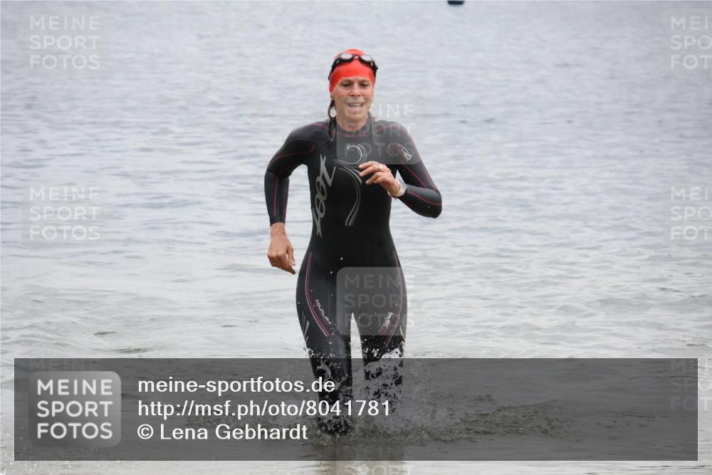 21.06.2025 - 27. Vierlanden-Triathlon Lena Gebhardt http://msf.ph/oto/8041781 15.06.2025 13:08:53 Schwimmen 1181, 1184, 1199 meine-sportfotos.de