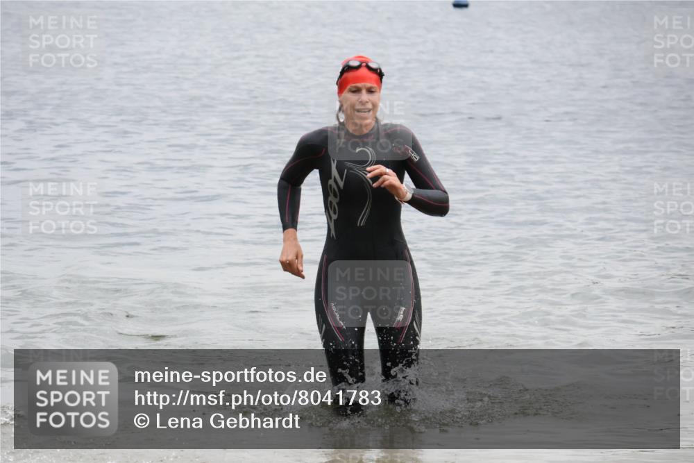 21.06.2025 - 27. Vierlanden-Triathlon Lena Gebhardt http://msf.ph/oto/8041783 15.06.2025 13:08:53 Schwimmen 1181, 1184, 1199 meine-sportfotos.de