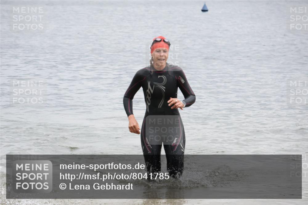 21.06.2025 - 27. Vierlanden-Triathlon Lena Gebhardt http://msf.ph/oto/8041785 15.06.2025 13:08:53 Schwimmen 1181, 1184, 1199 meine-sportfotos.de