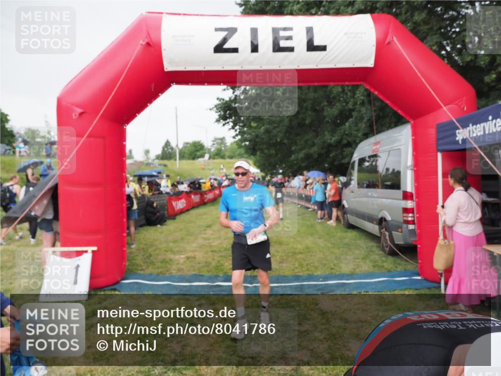 21.06.2025 - 27. Vierlanden-Triathlon MichiJ http://msf.ph/oto/8041786 15.06.2026 13:31:38 Ziel 799, 847, 968 meine-sportfotos.de