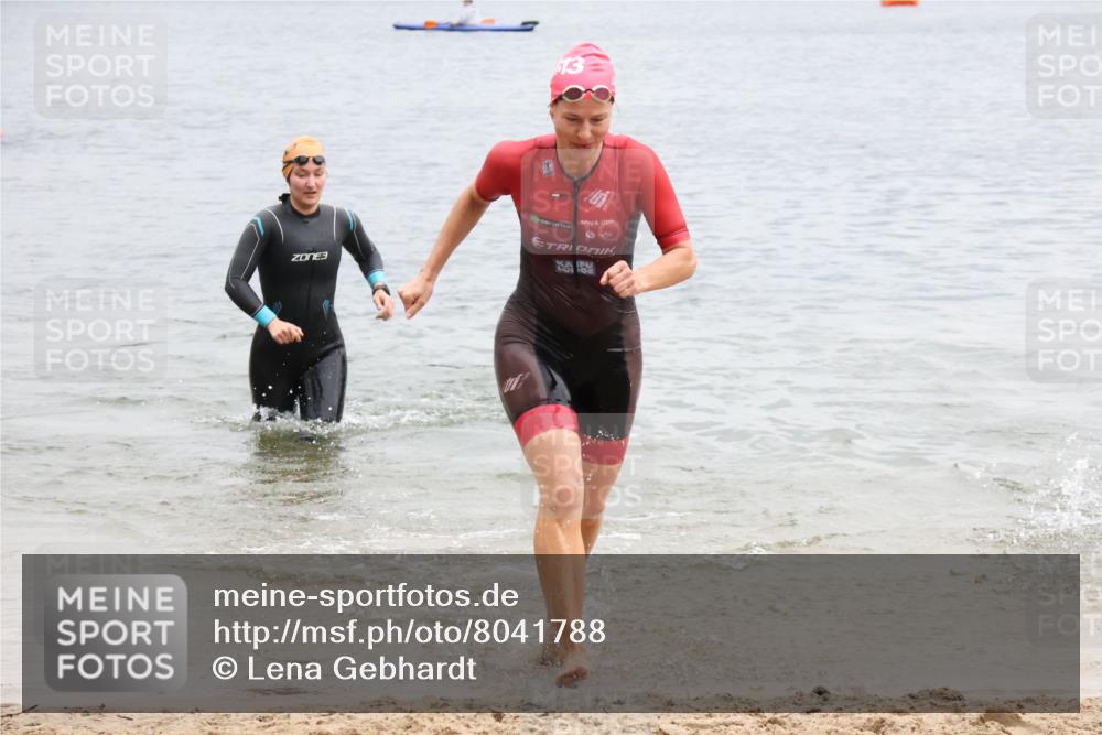 21.06.2025 - 27. Vierlanden-Triathlon Lena Gebhardt http://msf.ph/oto/8041788 15.06.2025 13:08:54 Schwimmen 1181, 1184, 1199 meine-sportfotos.de
