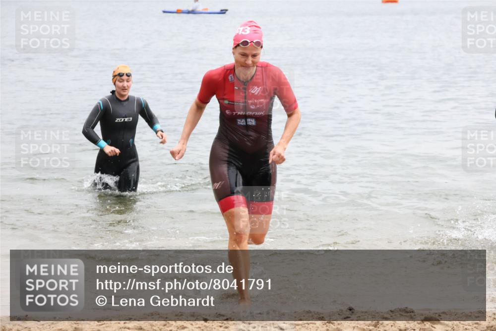 21.06.2025 - 27. Vierlanden-Triathlon Lena Gebhardt http://msf.ph/oto/8041791 15.06.2025 13:08:54 Schwimmen 1181, 1184, 1199 meine-sportfotos.de