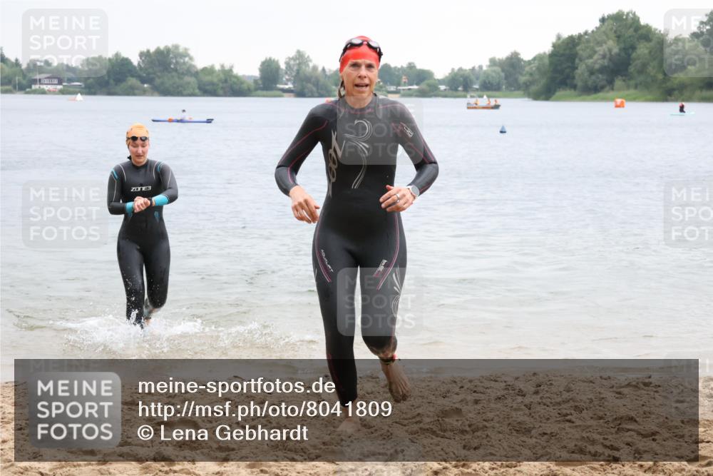 21.06.2025 - 27. Vierlanden-Triathlon Lena Gebhardt http://msf.ph/oto/8041809 15.06.2025 13:08:57 Schwimmen 1181, 1184, 1199 meine-sportfotos.de