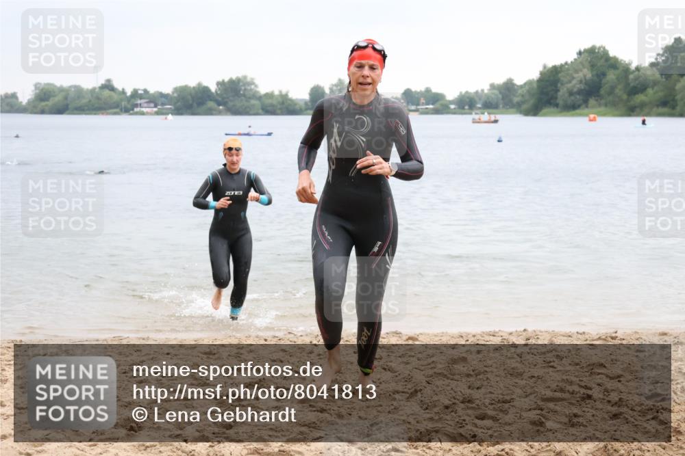 21.06.2025 - 27. Vierlanden-Triathlon Lena Gebhardt http://msf.ph/oto/8041813 15.06.2025 13:08:57 Schwimmen 1181, 1184, 1199 meine-sportfotos.de