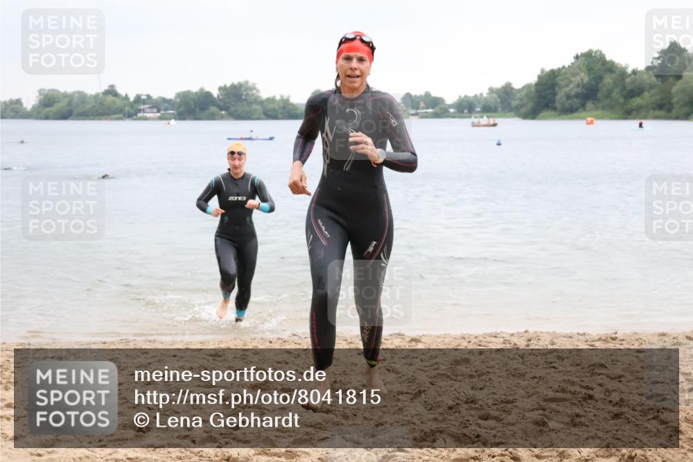 21.06.2025 - 27. Vierlanden-Triathlon Lena Gebhardt http://msf.ph/oto/8041815 15.06.2025 13:08:57 Schwimmen 1181, 1184, 1199 meine-sportfotos.de