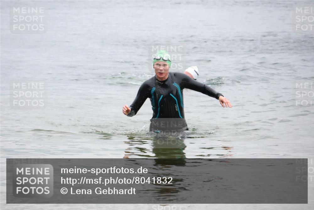 21.06.2025 - 27. Vierlanden-Triathlon Lena Gebhardt http://msf.ph/oto/8041832 15.06.2025 13:09:27 Schwimmen 1201 meine-sportfotos.de