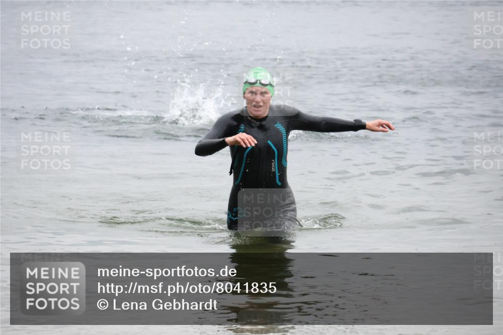 21.06.2025 - 27. Vierlanden-Triathlon Lena Gebhardt http://msf.ph/oto/8041835 15.06.2025 13:09:28 Schwimmen 1201 meine-sportfotos.de