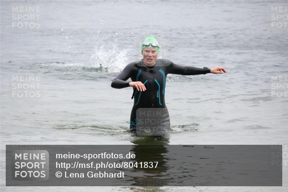 21.06.2025 - 27. Vierlanden-Triathlon Lena Gebhardt http://msf.ph/oto/8041837 15.06.2025 13:09:28 Schwimmen 1201 meine-sportfotos.de