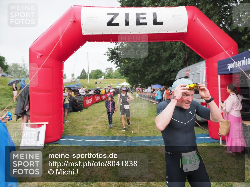 21.06.2025 - 27. Vierlanden-Triathlon MichiJ http://msf.ph/oto/8041838 15.06.2026 13:31:43 Ziel 161, 799, 968 meine-sportfotos.de