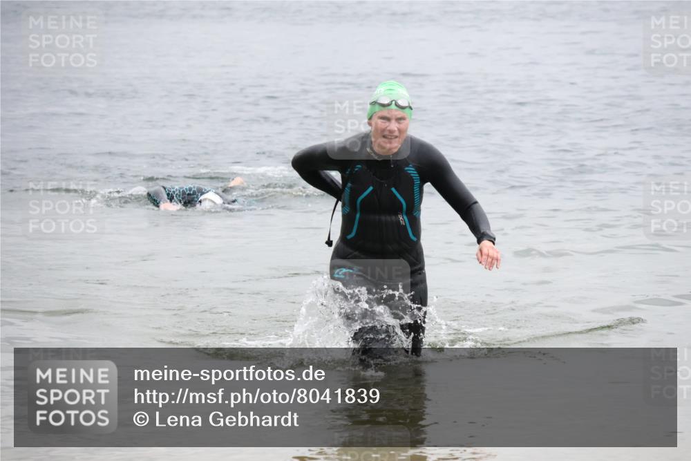 21.06.2025 - 27. Vierlanden-Triathlon Lena Gebhardt http://msf.ph/oto/8041839 15.06.2025 13:09:31 Schwimmen 1201 meine-sportfotos.de