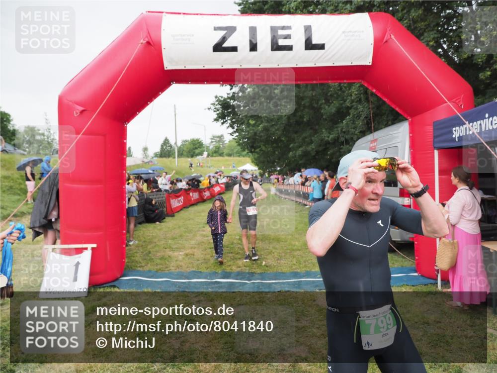 21.06.2025 - 27. Vierlanden-Triathlon MichiJ http://msf.ph/oto/8041840 15.06.2026 13:31:43 Ziel 161, 799, 968 meine-sportfotos.de