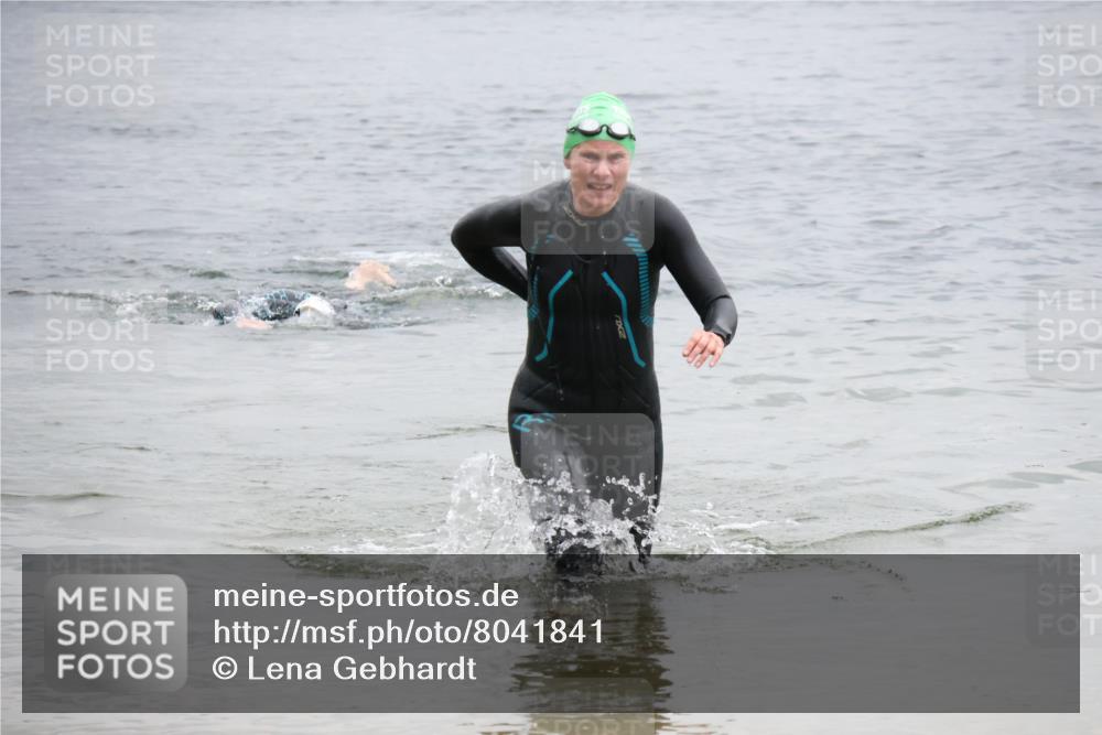 21.06.2025 - 27. Vierlanden-Triathlon Lena Gebhardt http://msf.ph/oto/8041841 15.06.2025 13:09:31 Schwimmen 1201 meine-sportfotos.de