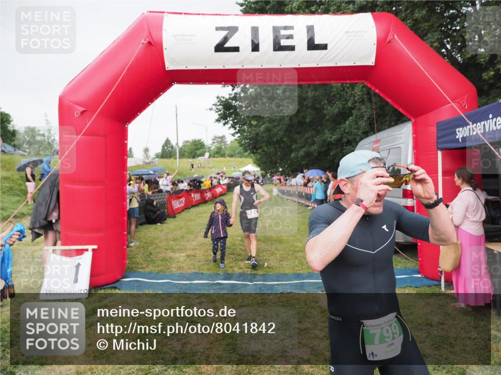 21.06.2025 - 27. Vierlanden-Triathlon MichiJ http://msf.ph/oto/8041842 15.06.2026 13:31:43 Ziel 161, 799, 968 meine-sportfotos.de