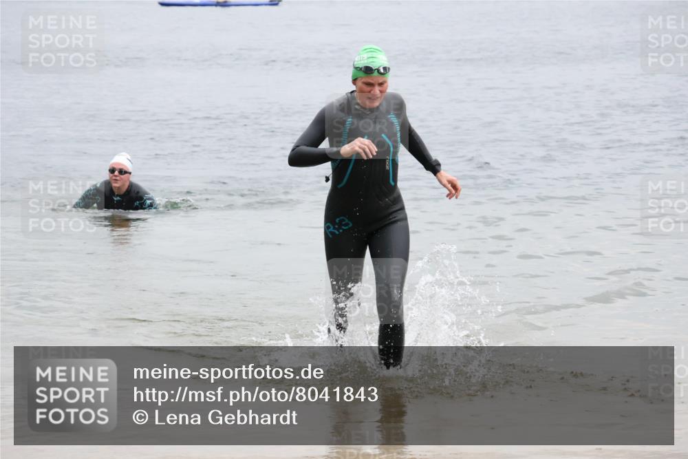 21.06.2025 - 27. Vierlanden-Triathlon Lena Gebhardt http://msf.ph/oto/8041843 15.06.2025 13:09:33 Schwimmen 1201 meine-sportfotos.de
