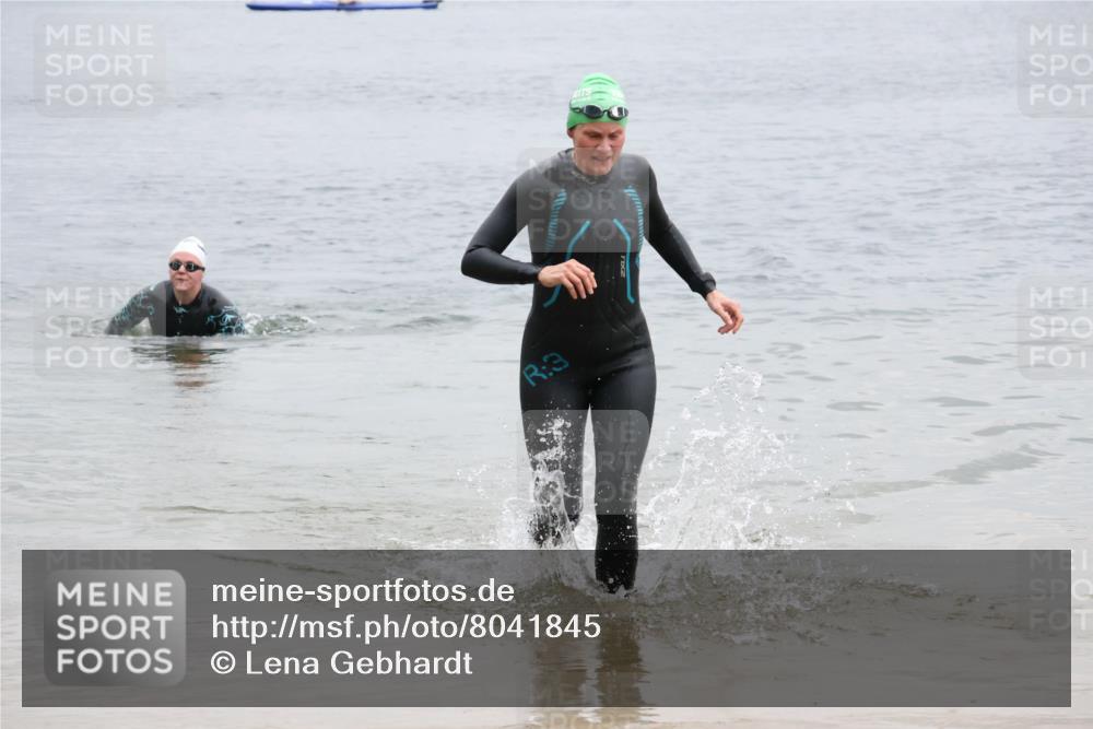 21.06.2025 - 27. Vierlanden-Triathlon Lena Gebhardt http://msf.ph/oto/8041845 15.06.2025 13:09:33 Schwimmen 1201 meine-sportfotos.de