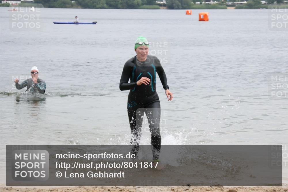 21.06.2025 - 27. Vierlanden-Triathlon Lena Gebhardt http://msf.ph/oto/8041847 15.06.2025 13:09:33 Schwimmen 1201 meine-sportfotos.de