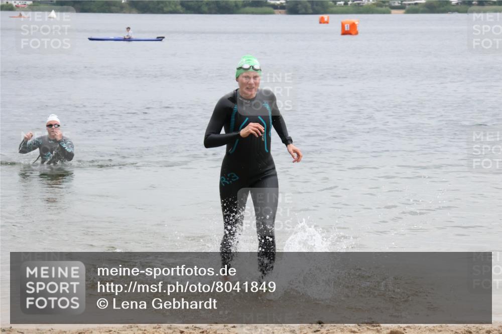 21.06.2025 - 27. Vierlanden-Triathlon Lena Gebhardt http://msf.ph/oto/8041849 15.06.2025 13:09:33 Schwimmen 1201 meine-sportfotos.de