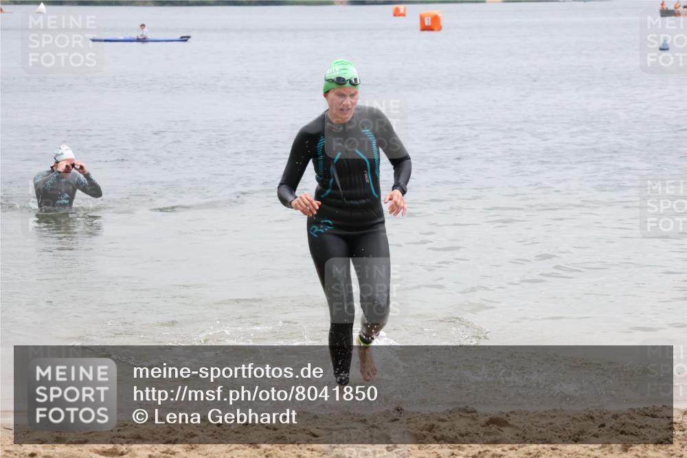 21.06.2025 - 27. Vierlanden-Triathlon Lena Gebhardt http://msf.ph/oto/8041850 15.06.2025 13:09:34 Schwimmen 1201 meine-sportfotos.de