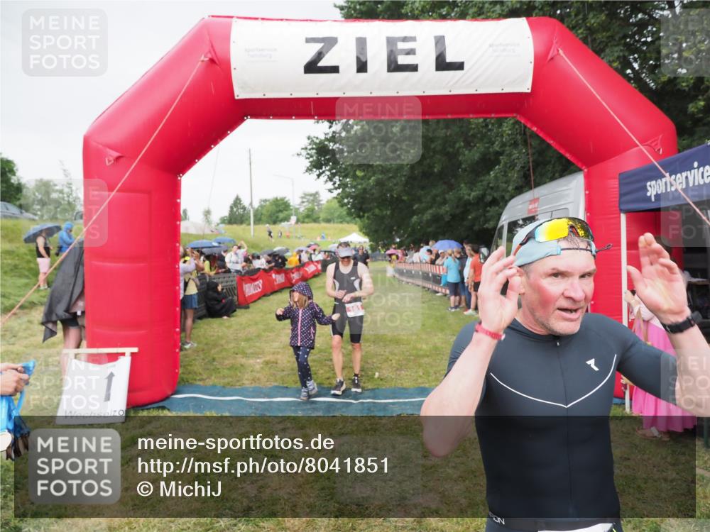 21.06.2025 - 27. Vierlanden-Triathlon MichiJ http://msf.ph/oto/8041851 15.06.2026 13:31:44 Ziel 161, 760, 799, 968 meine-sportfotos.de