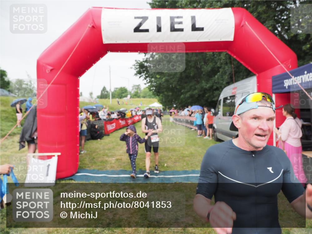 21.06.2025 - 27. Vierlanden-Triathlon MichiJ http://msf.ph/oto/8041853 15.06.2026 13:31:44 Ziel 161, 760, 799, 968 meine-sportfotos.de