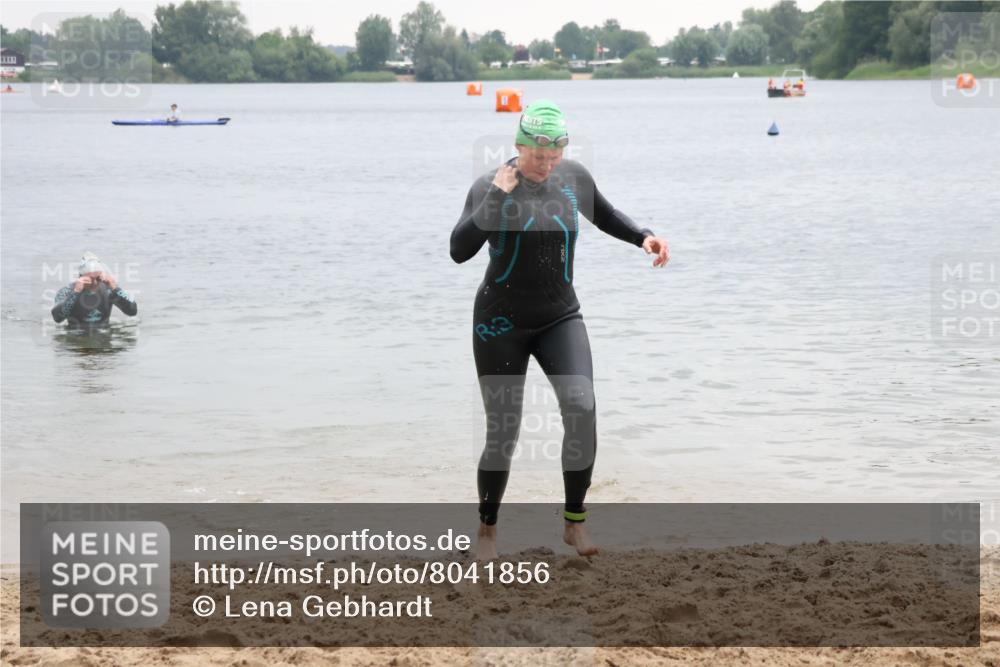 21.06.2025 - 27. Vierlanden-Triathlon Lena Gebhardt http://msf.ph/oto/8041856 15.06.2025 13:09:35 Schwimmen 1201 meine-sportfotos.de